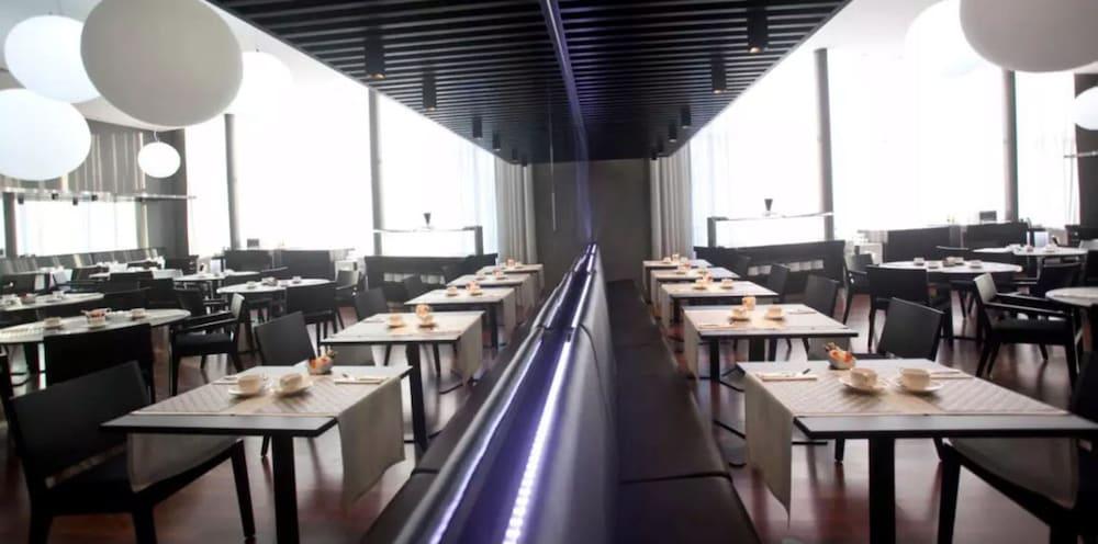 Hotel Carris Marineda آكورونيا المظهر الخارجي الصورة