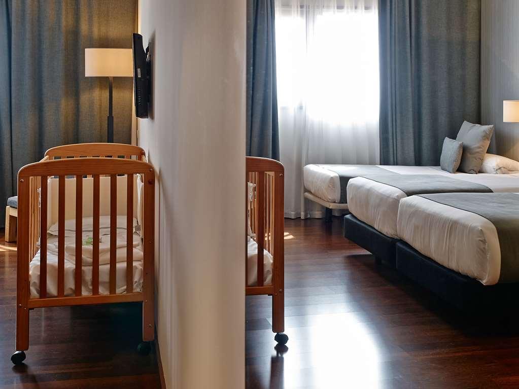 Hotel Carris Marineda آكورونيا الغرفة الصورة