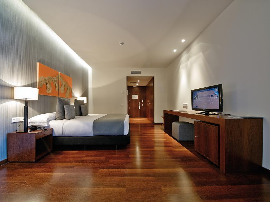 Hotel Carris Marineda آكورونيا الغرفة الصورة